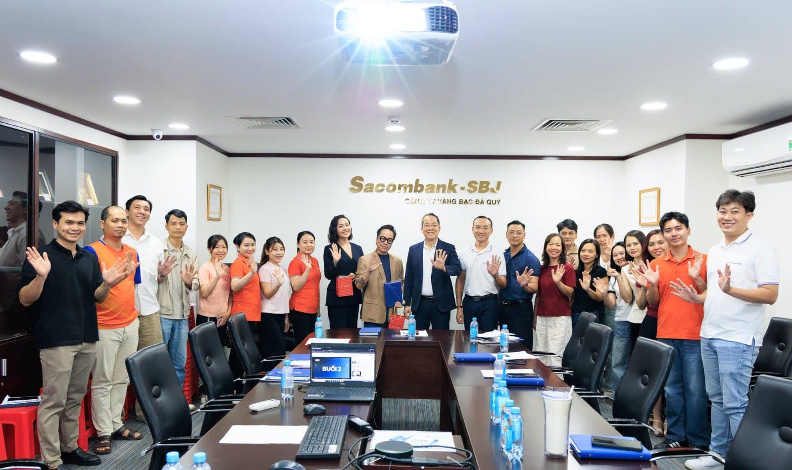 Công ty TNHH Tròn Vuông Việt Nam (NÓI Academy)
