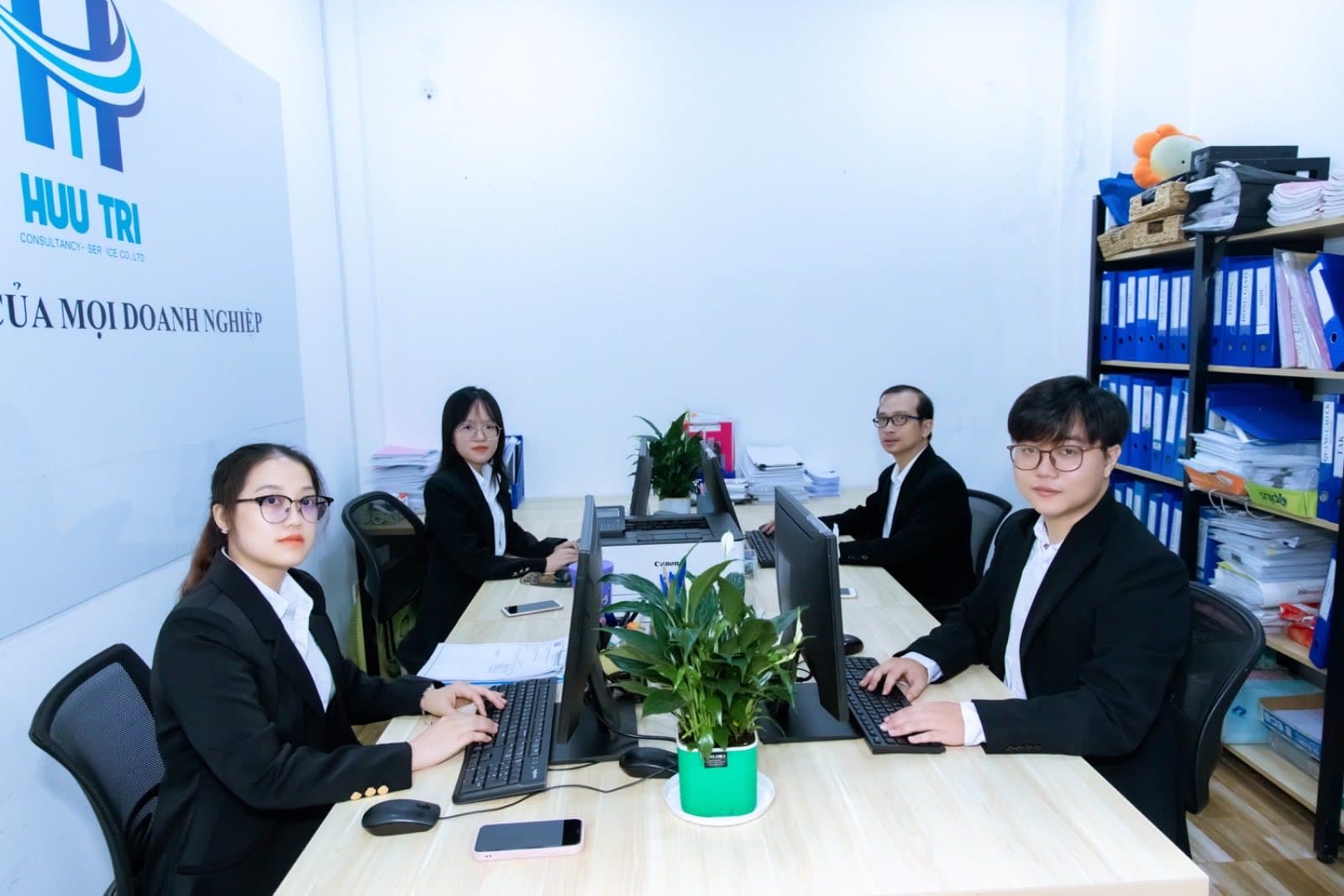 Công ty TNHH Tư Vấn Dịch Vụ Hữu Trí