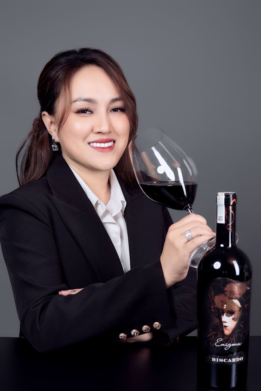 Công ty TNHH XNK Thương mại Hiển Vinh logo